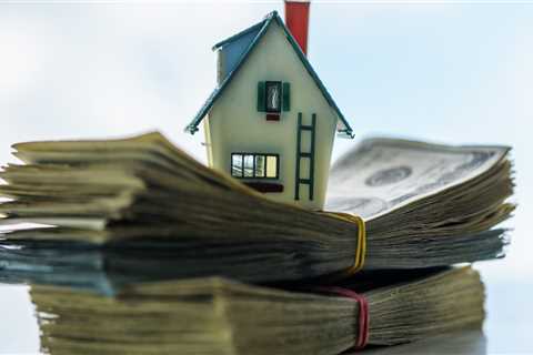 What is the advantage of buying a house for cash?