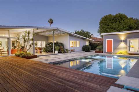A Midcentury Gem With a Prime Pool Patio Makes a Splash in L.A.