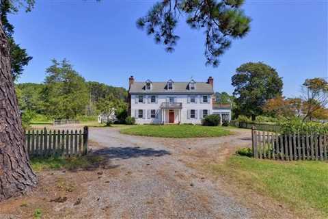Watcombe Manor - Circa 1829 - Mathews Co - 17 Acres - $1,437,500
