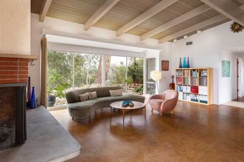 A Midcentury Home Packed With Next-Gen Tech Is Up for $2.8M in L.A.