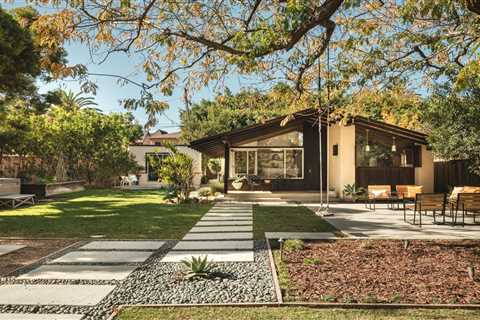 This Charming California Bungalow Is a Late ’60s Time Capsule
