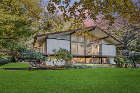 For Less Than $1M, a Rare Home by Edward Durell Stone Hits the Market