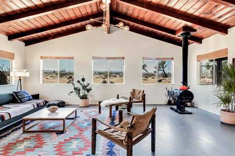This $549K Joshua Tree Home Comes With a Hot Tub and a Cowboy Pool