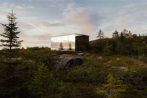 You Can Vanish Into the Woods With These $125K Mirrored Prefabs