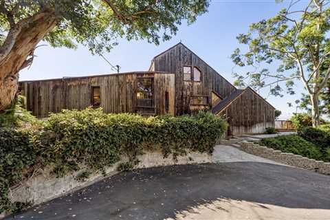 Asking $1.7M, This L.A. Home Is a Love Letter to Sea Ranch