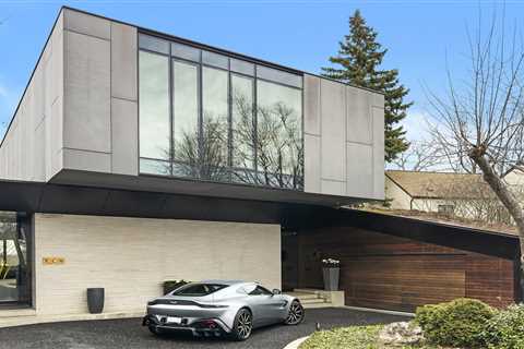 You Can Sleep Among the Trees in This Cantilevered  Toronto Home, Asking $6.5M