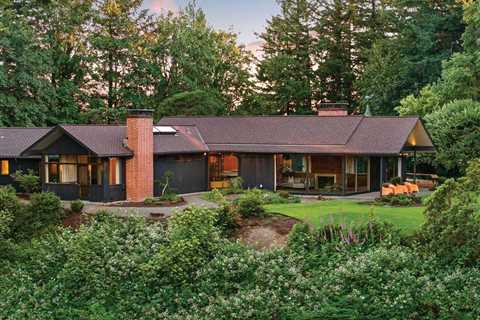 The Dramatic Octagonal Living Room Makes This $5.2M