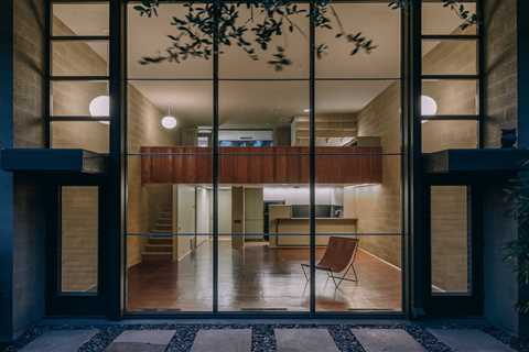In Austin, a Famed Midcentury Apartment Just Listed for $2.8K a Month