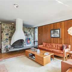This $525K Detroit Midcentury Just Listed for the First Time in 50 Years