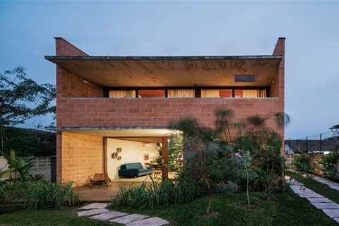 There’s a Tropical Garden at the Heart of This Coastal Brick House in Brazil