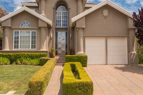 Don’t DIY Your Roof Replacement: Hire Professionals Before Painting Your Mobile, AL Home