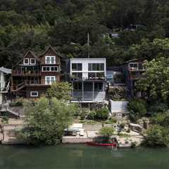 This Riverfront Home in Northern California Maxes Out Water Views