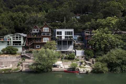 This Riverfront Home in Northern California Maxes Out Water Views