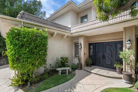 Sustainable Style: How Exterior Painting Contractors In Clearwater, FL, Enhance Green Homes