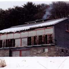 From the Archive: A Restoration Expert Turns a Crumbling Archetypal Barn Into His Family’s Getaway