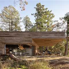 Sandblasted Cedar Blocks Finish This Island Home in British Columbia