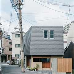 In Osaka, a Small Neighborly Home Has Benches for Passersby