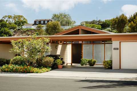 For $1.5M, You Can Pick Up a Pair of Midcentury Homes in Long Beach